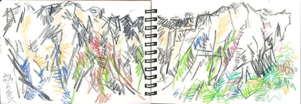 紅葉シーズン初めのハイキングコースで空を飛ぶ。