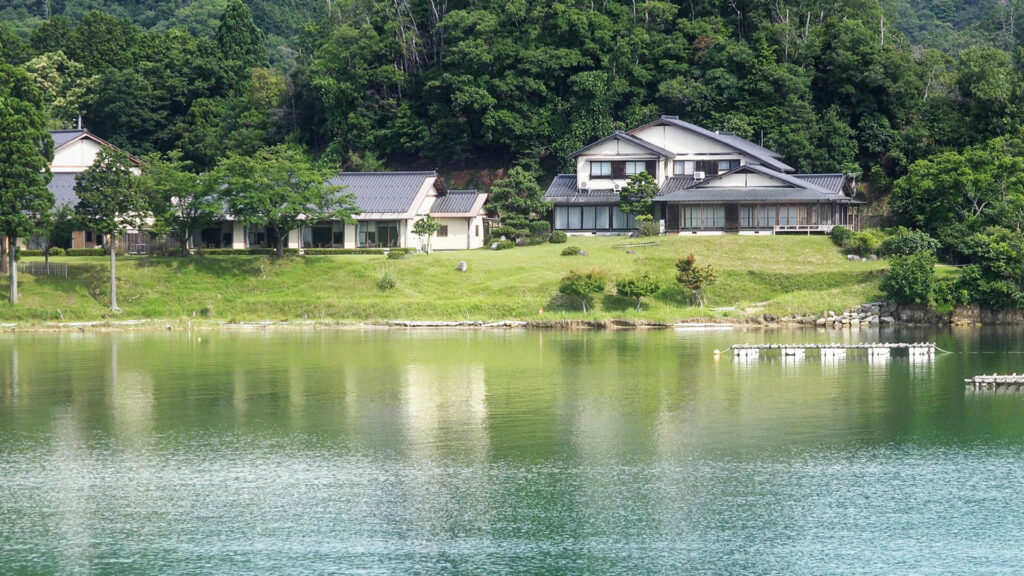 #03 美しいラグーンを抱く温泉リゾート