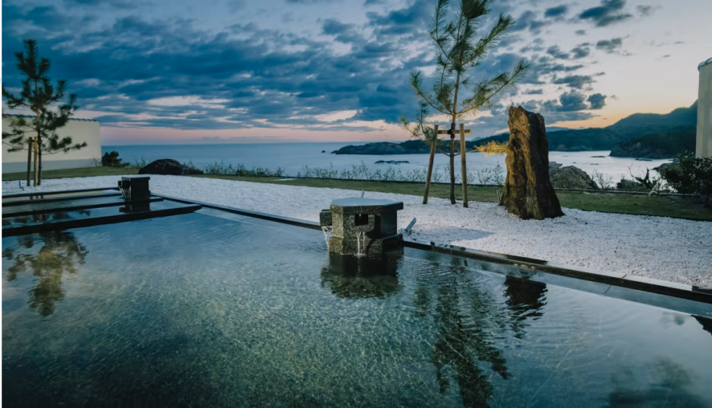 出雲神話が根付く日御碕で神々との滞在