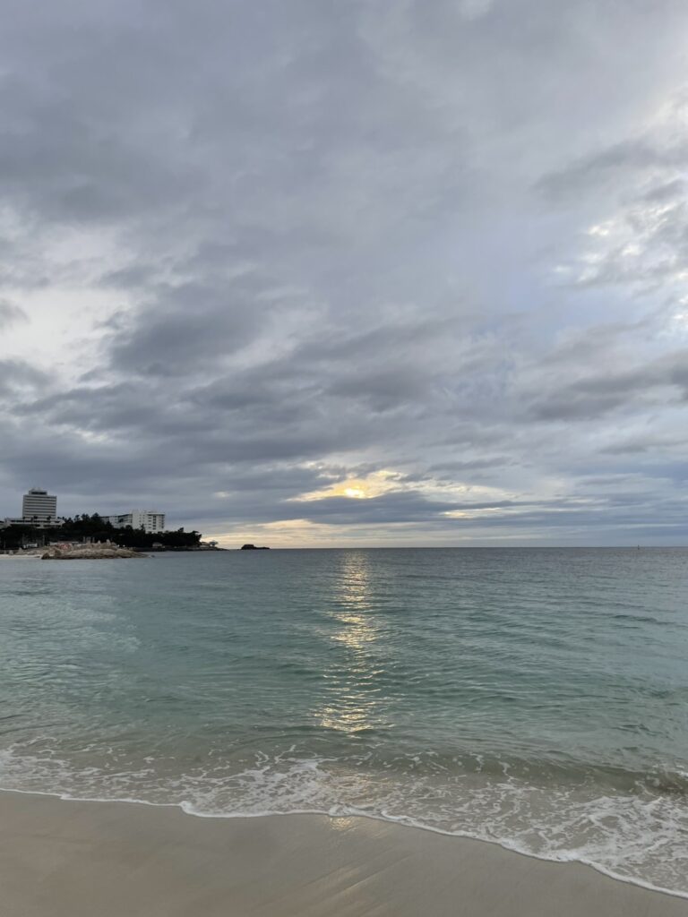 初めてのひとり旅、時間を忘れて海と風に包まれる